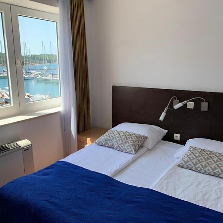 Apartment Aci Marina Cres Luaran gambar